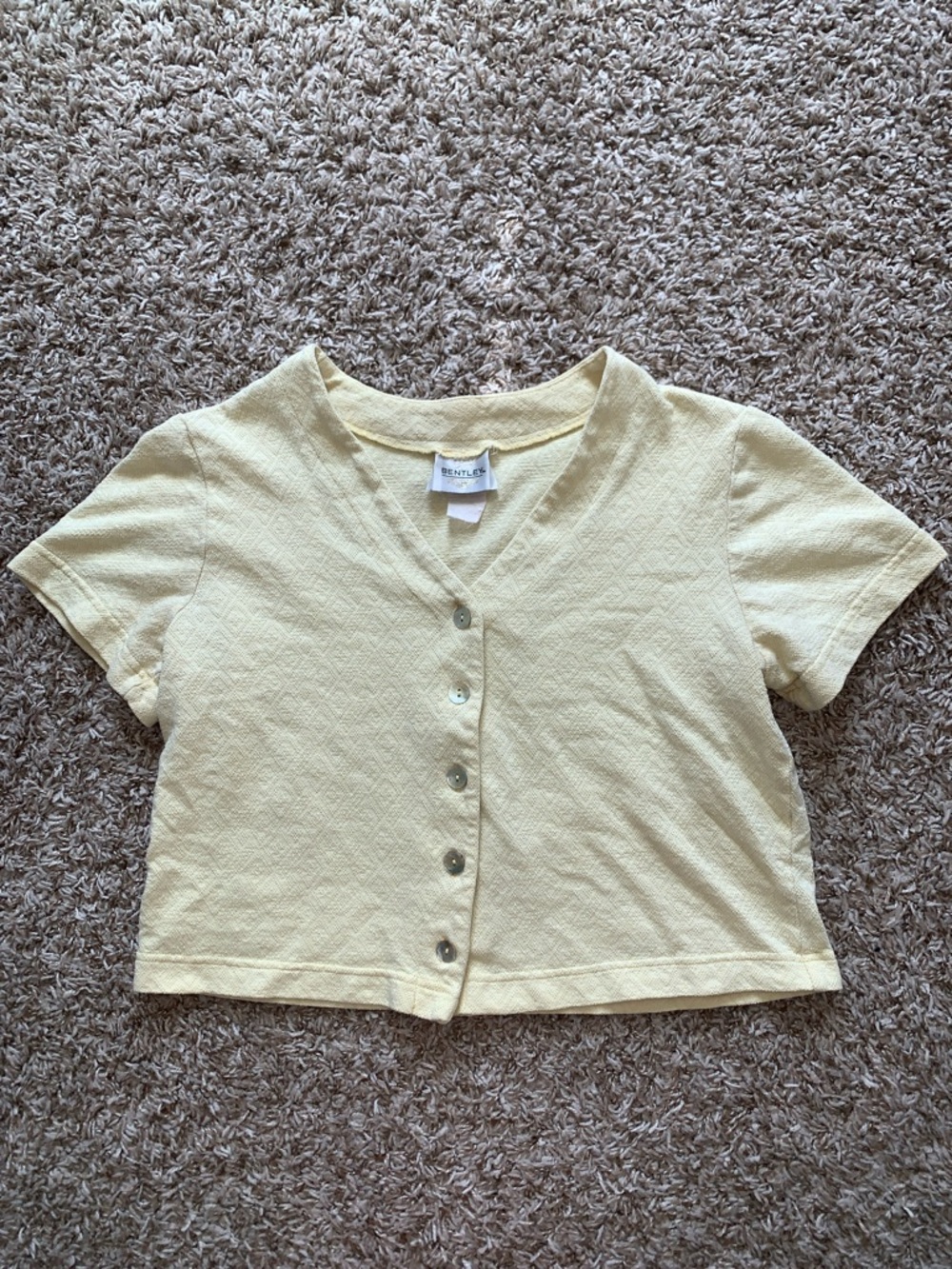 Vintage TR Bentley Women’s Butter Yellow V‑Neck Button Front Cropped Summer Top